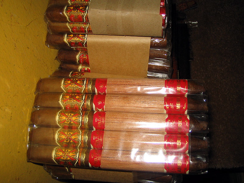 2004 TAA Opus cigars (closeup)